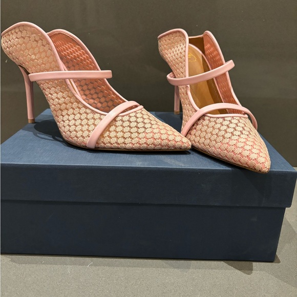 Malone Souliers Maureen 85mm Light Pink Lace Mules - Picture 3 of 5